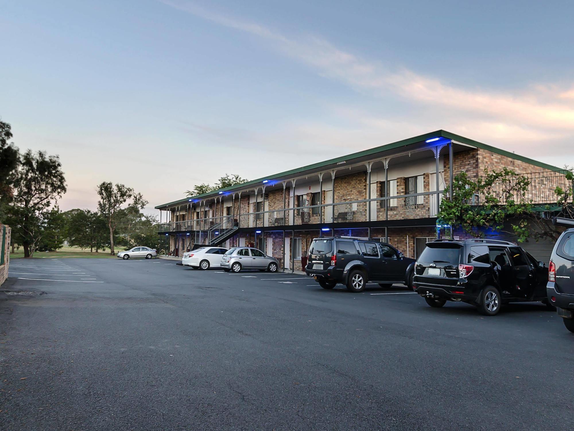 Centrepoint Midcity Motor Inn Warwick Exterior photo